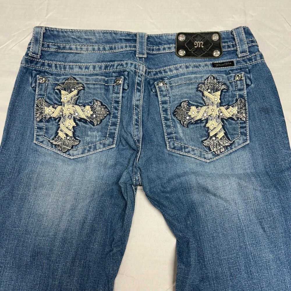Miss Me Bootcut Jeans Blue Distressed Rhinestone Fleur De Lis Cross Size 26 - Picture 3 of 9